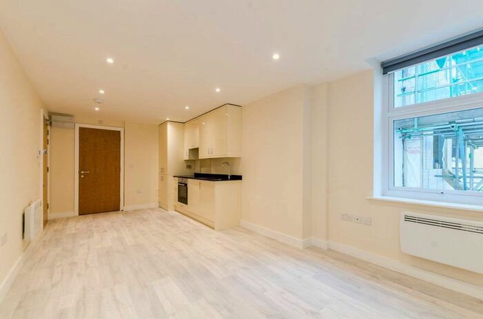 Studio To Rent In Brixton Road, Brixton, London, SW9