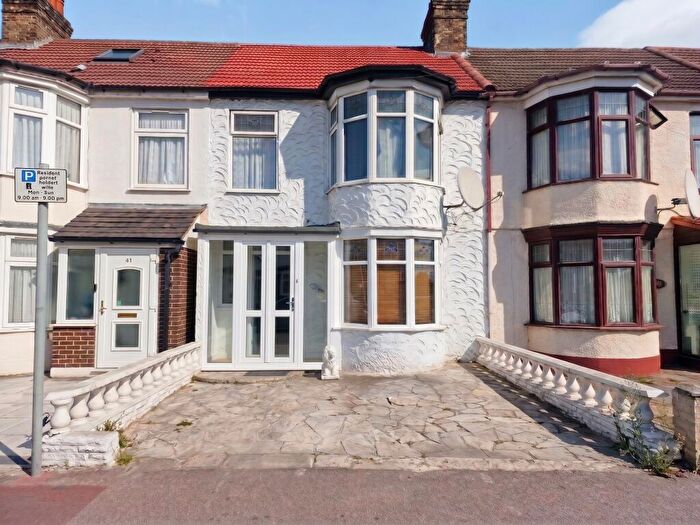 3 Bedroom Terraced House For Sale In Movers Lane, Barking, IG11