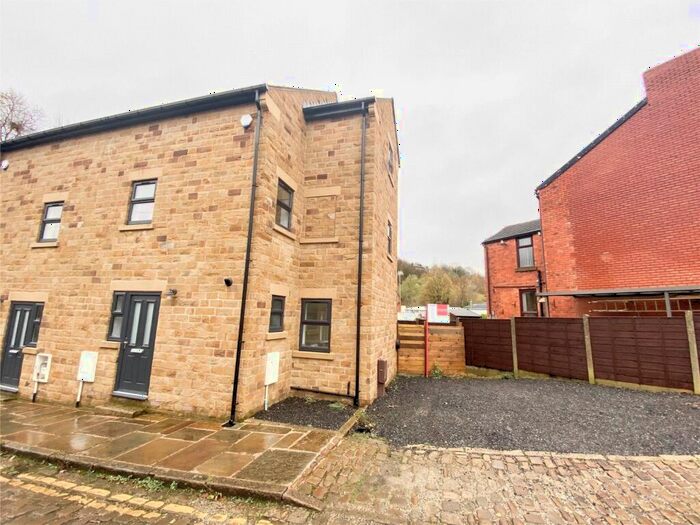 3 Bedroom Semi-Detached House To Rent In Higher Tame Street, Stalybridge, SK15