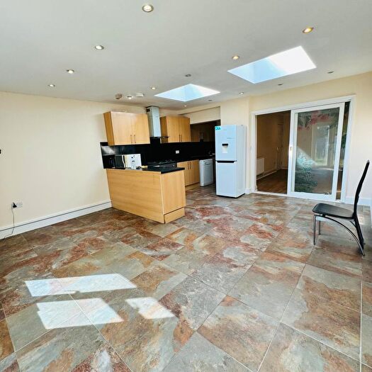 4 Bedroom Semi-Detached House To Rent In Ravenswood Crescent, Harrow, HA2