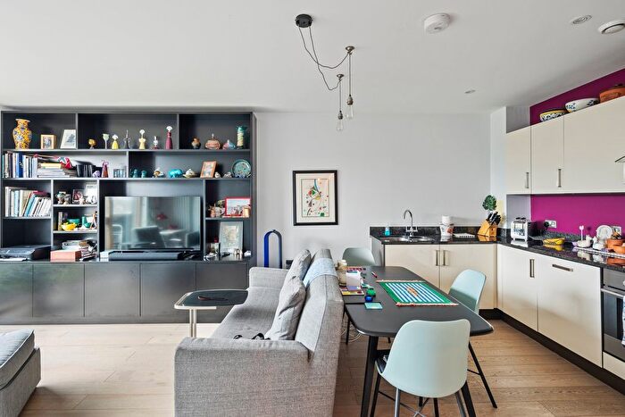 2 Bedroom Flat To Rent In Bollo Lane, Chiswick Park, Chiswick, W4