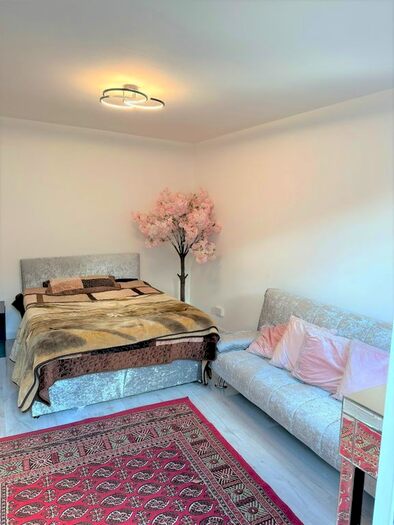 Studio To Rent In Gantshill Crescent, Ilford, IG2