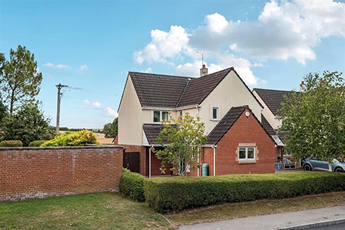 4 Bedroom Detached House For Sale In Shires Close, Market Lavington, SN10