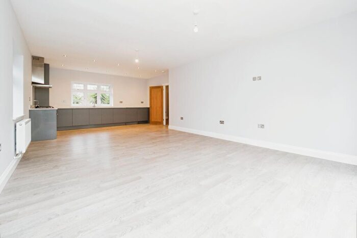 2 Bedroom Bungalow For Sale In Goodrington Mews, Hornchurch, RM11