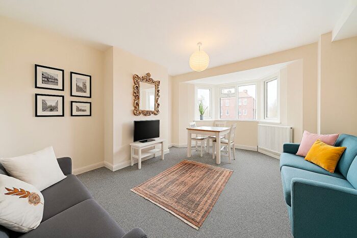 3 Bedroom Flat For Sale In Barons Court Road, Barons Court, London, W14