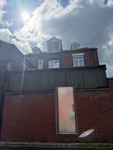 Garage / Parking To Rent In Tonge Moor Road, Bolton, BL2