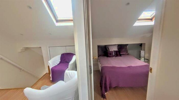 Flat To Rent In Constantine Road, NW3, Belsize Park