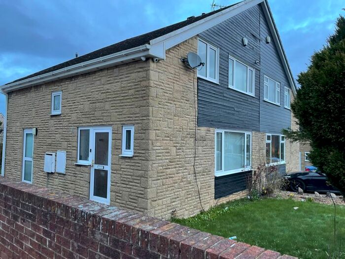 3 Bedroom Semi-Detached House To Rent In Berry View, Newsome, Huddersfield, HD4