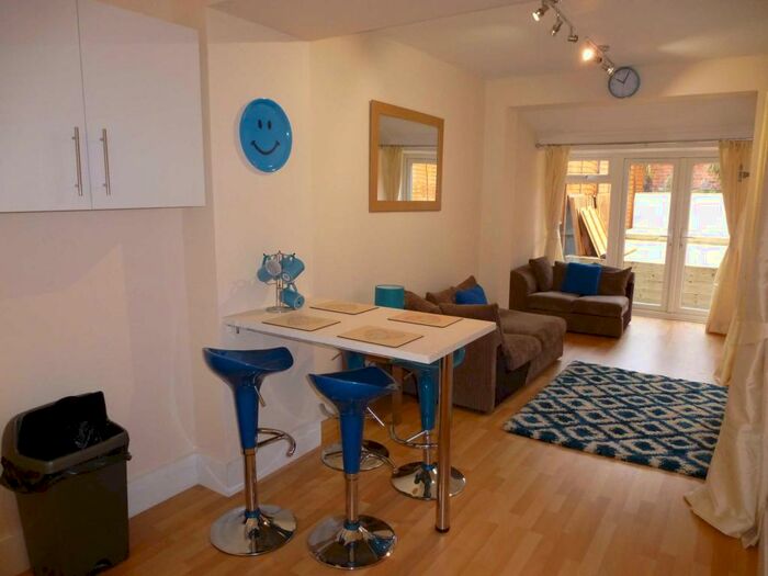 3 Bedroom House To Rent In Highgrove Street, Reading, RG1