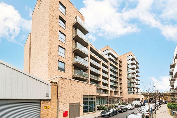 2 Bedroom Flat To Rent In Hemming Street, Shoreditch, E1