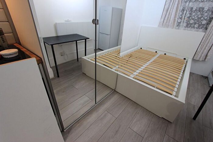 Studio To Rent In North End Road, London, W14