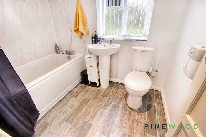 3 Bedroom End Of Terrace House For Sale In Harvey Road, Chesterfield, Derbyshire, S41