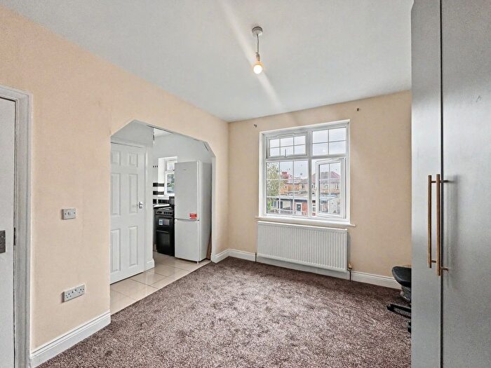 Studio To Rent In Chatsworth Crescent, Hounslow, TW3