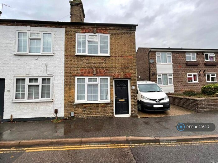 3 Bedroom End Of Terrace House To Rent In High Street, Sandy, SG19