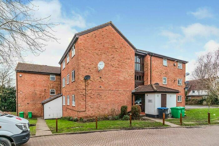 2 Bedroom Flat To Rent In Chessington Hall Gardens, Chessington, Chessington, KT9