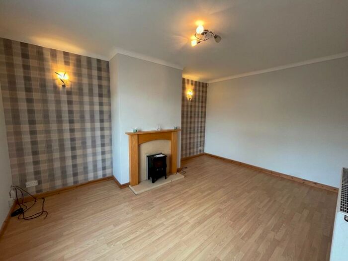 2 Bedroom Terraced House To Rent In Crosland Hill Road, Huddersfield, HD4