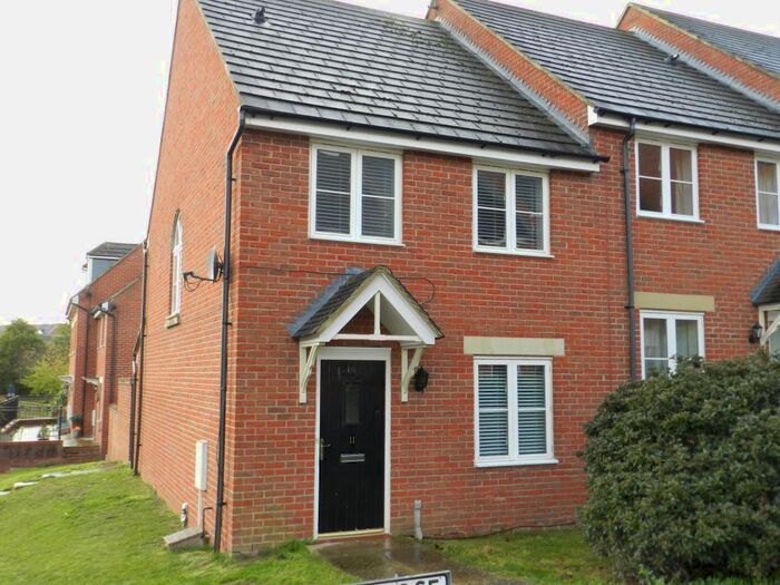 3 Bedroom Property To Rent In Packwood Close, Daventry, NN11