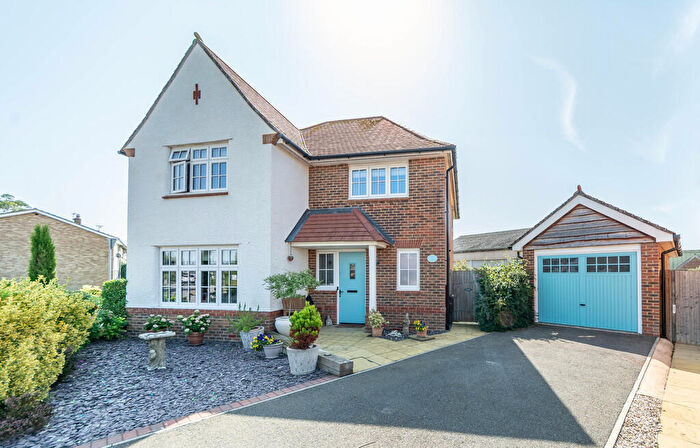 4 Bedroom Detached House For Sale In Skylark Way, Barnham, PO22