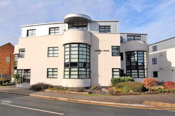 2 Bedroom Flat To Rent In Thorndon Avenue, West Horndon, CM13