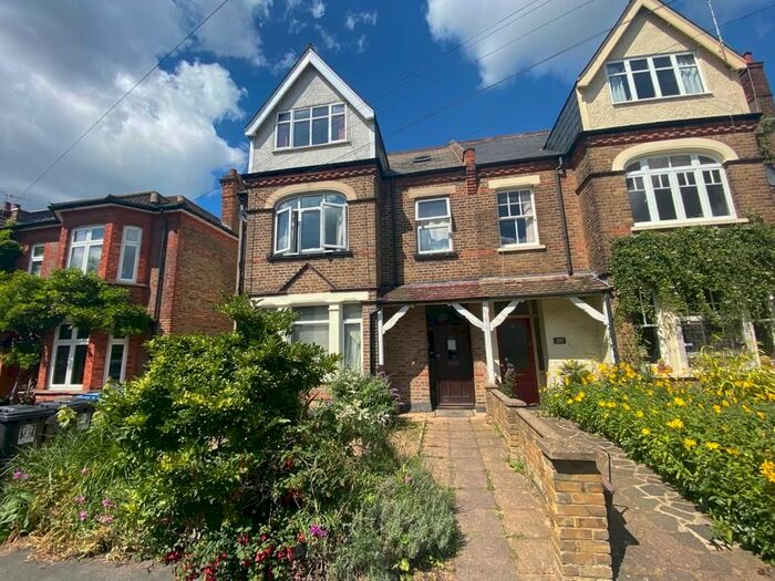 2 Bedroom Flat To Rent In Kingsfield Road, Watford, Hertfordshire, WD19