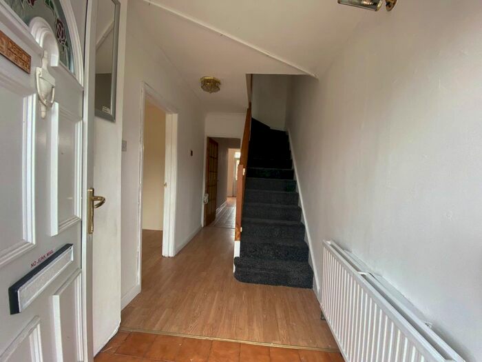 3 Bedroom Terraced House To Rent In Becontree Avenue, Dagenham, RM8
