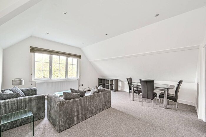 2 Bedroom Flat To Rent In Brondesbury Park, Willesden Green, London, NW2