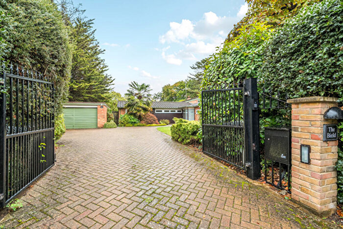 4 Bedroom Detached House For Sale In Parsonage Lane, Farnham Common, SL2