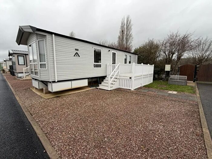 2 Bedroom Park Home For Sale In Warwick Road, Stratford-Upon-Avon, CV37