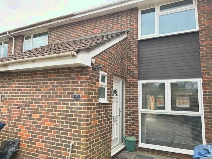 3 Bedroom Terraced House To Rent In Aspen Close, Ealing, W5