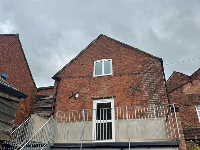 2 Bedroom Flat To Rent In Court Lane, Newent, GL18