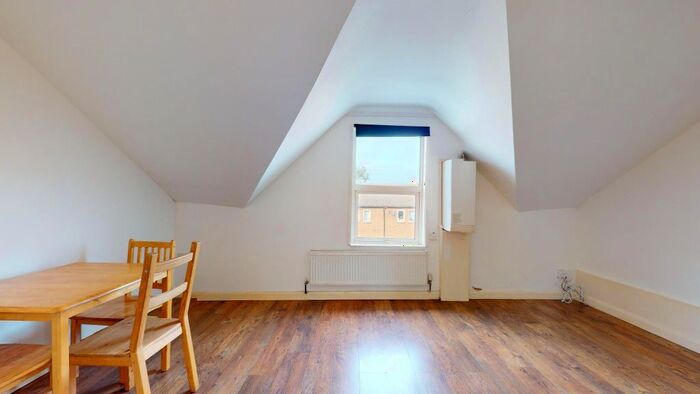 1 Bedroom Flat To Rent In Daleview Road, London, N15