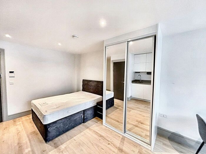 1 Bedroom Flat To Rent In Market Square, Mercantile House, UB8