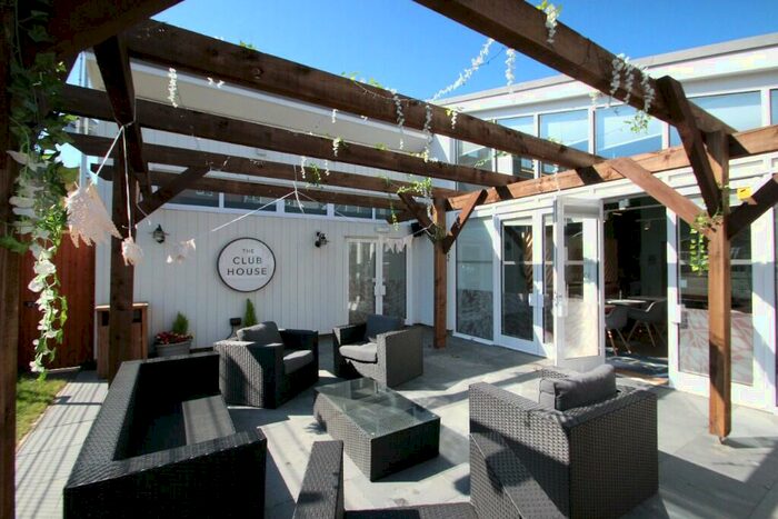 3 Bedroom Apartment To Rent In Holmbush Mews, RH12