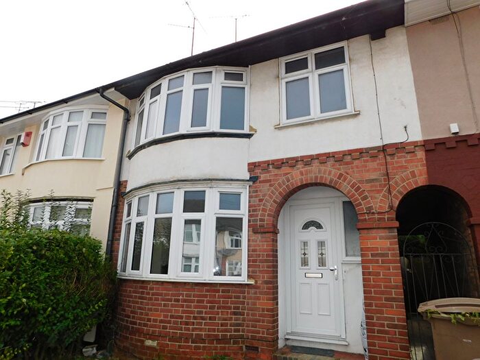 3 Bedroom Terraced House To Rent In Pembroke Avenue, Luton, Beds, LU4