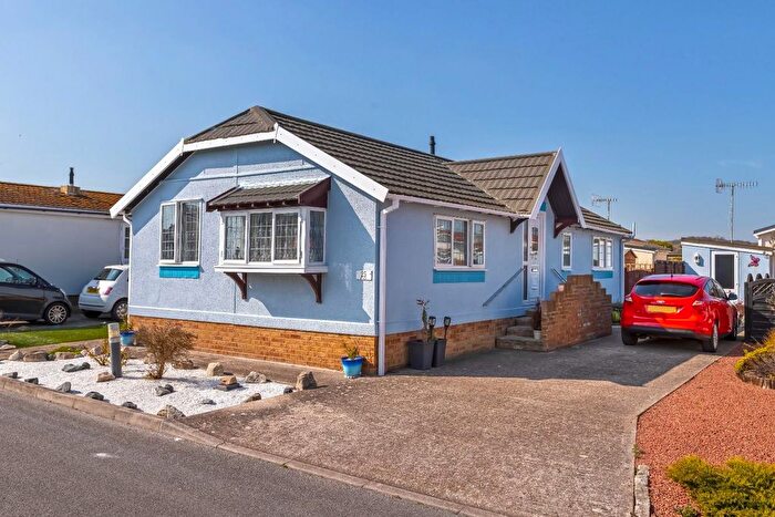 2 Bedroom Park Home For Sale In Willowbrook Park, Lancing, BN15