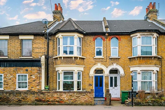 1 Bedroom Apartment To Rent In Forest Road, Walthamstow, E17