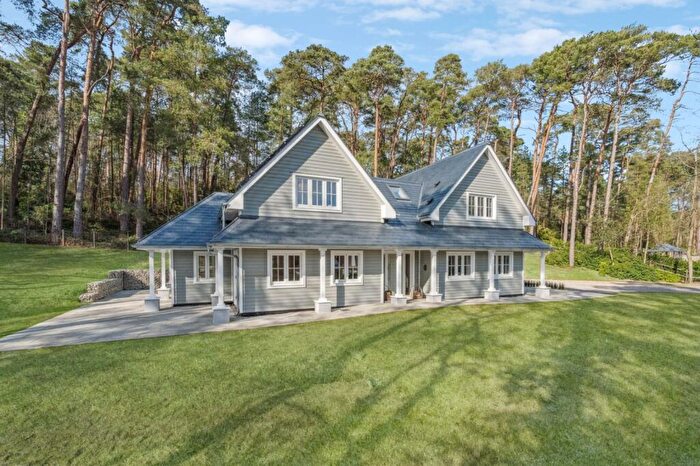 4 Bedroom Detached House For Sale In Frensham Vale, Lower Bourne, Farnham, GU10