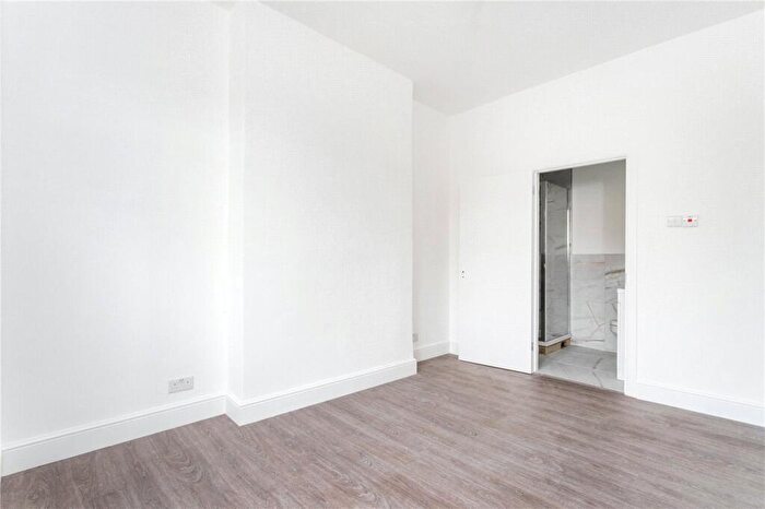 Studio To Rent In Caledonian Road, London, N7