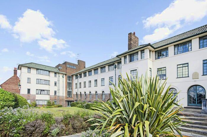 Studio To Rent In Finchley Road, Temple Fortune, London, NW11