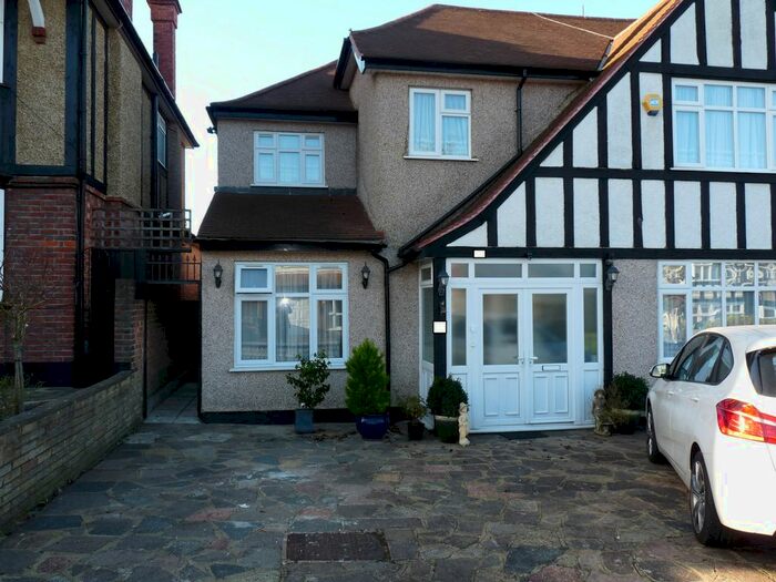 Studio To Rent In Lapstone Gardens, Kenton, HA3