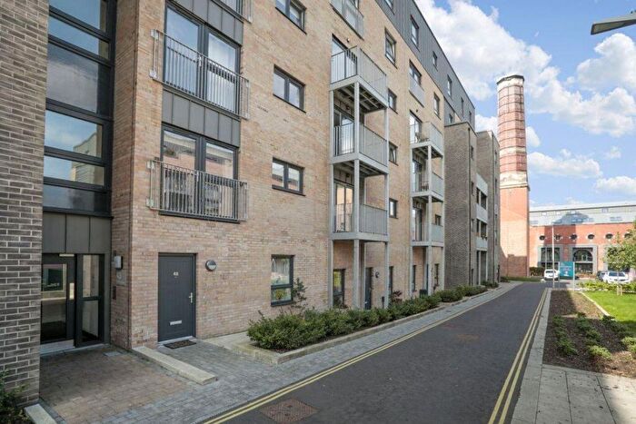 2 Bedroom Flat To Rent In Shrubhill Walk, Edinburgh, EH7