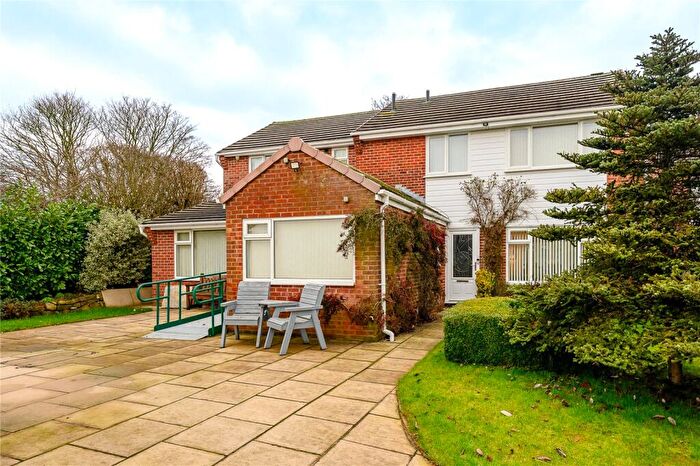 6 Bedroom Detached House For Sale In Farnham Close, Leeds, LS14