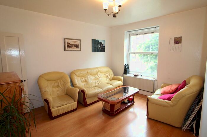 3 Bedroom Flat To Rent In Rennie House, Bath Terrace, London, SE1