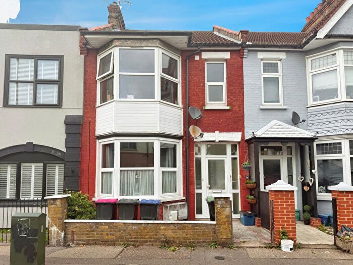 1 Bedroom Flat To Rent In Westborough Road, Westcliff On Sea, SS0