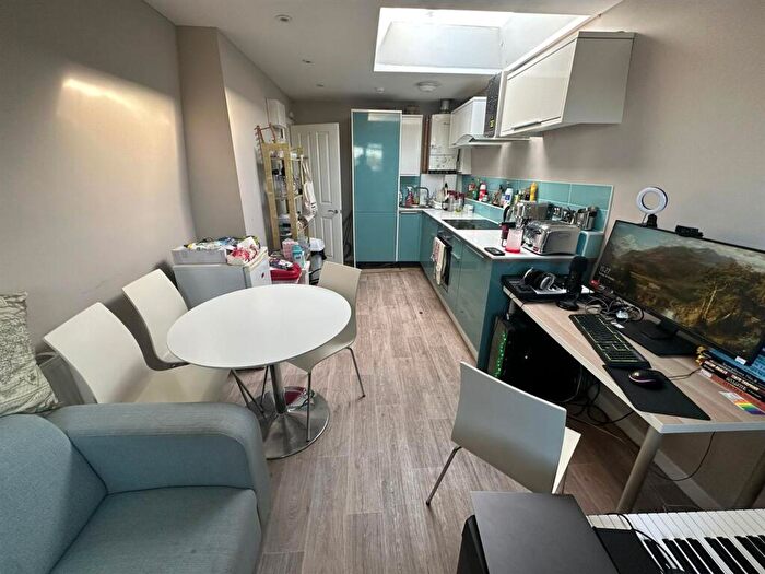 2 Bedroom Flat To Rent In A West Park, Bristol, BS8