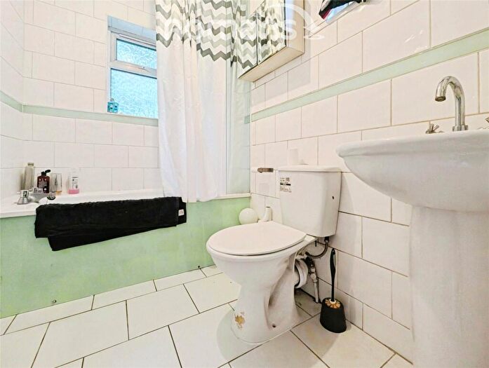 1 Bedroom Flat To Rent In London Road, High Wycombe, HP11