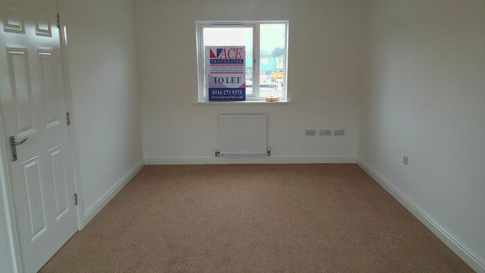 4 Bedroom Town House To Rent In Mckay Avenue, Leicester, Leicestershire, LE4