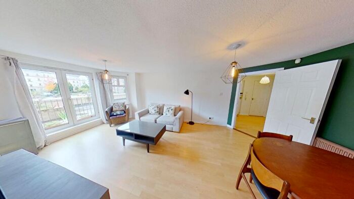 2 Bedroom Flat To Rent In Gorgie Road, Edinburgh, EH11
