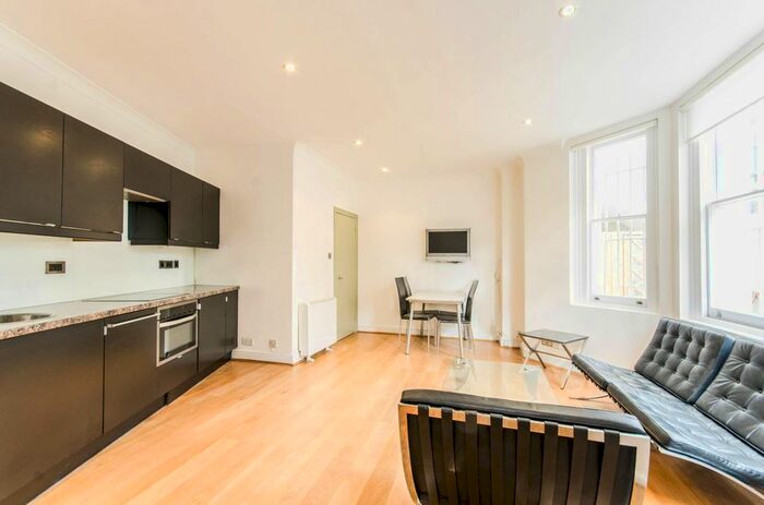 2 Bedroom Flat To Rent In Queens Gate, South Kensington, London, SW7