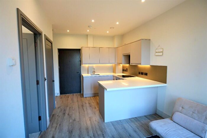 1 Bedroom Flat To Rent In Nixey Close, Slough, Berkshire, SL1